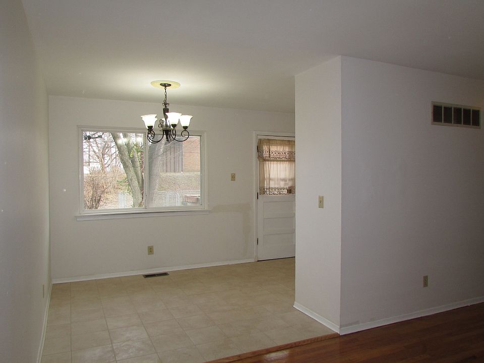 1st image of 5320 Ville Cecelia Ln