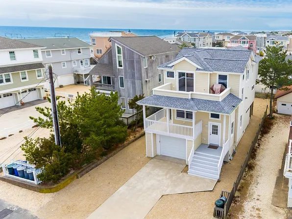 126 E 13th St, Ship Bottom, NJ 08008