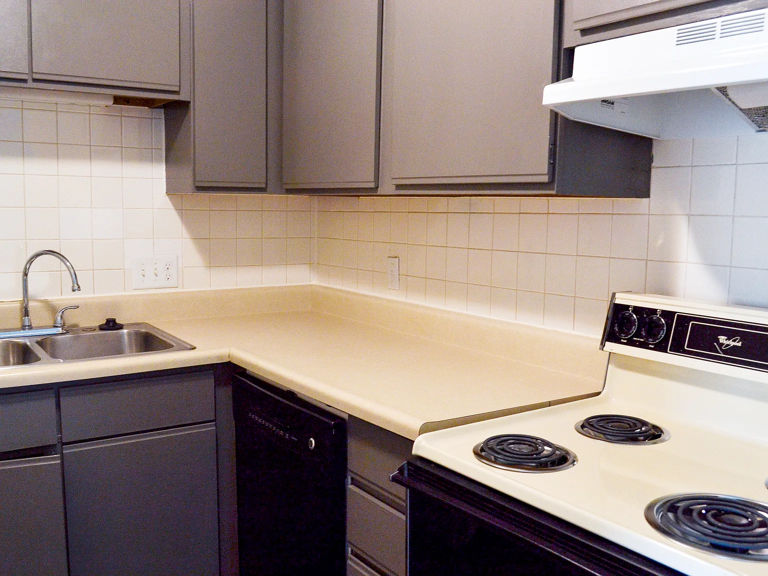 Golfview Apartments — Photo 1