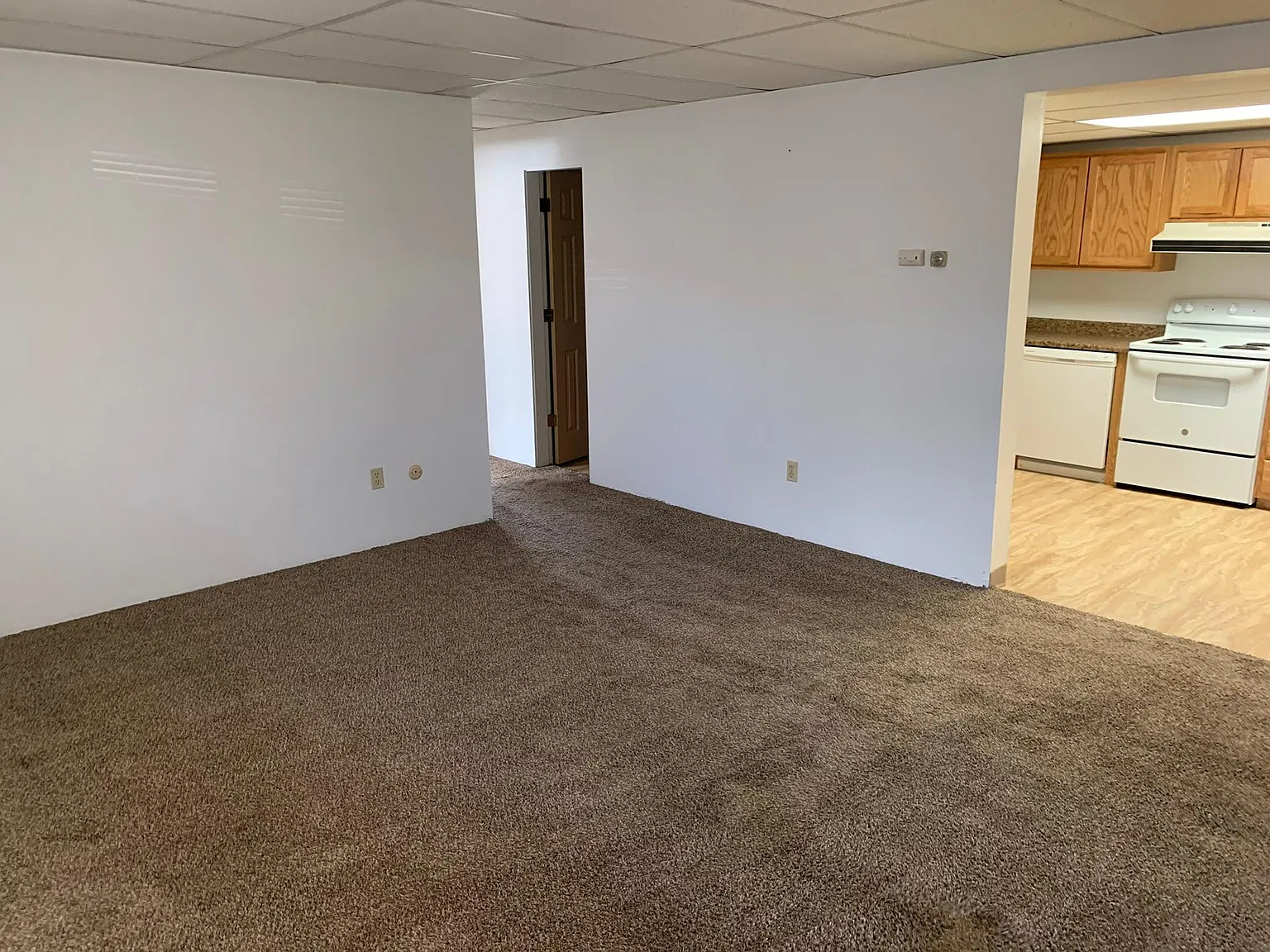 2 bed, 900 sqft, $1,050 — Photo 4
