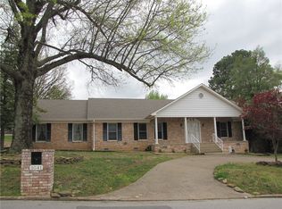 1041 E Rockwood Trl, Fayetteville, AR 72701