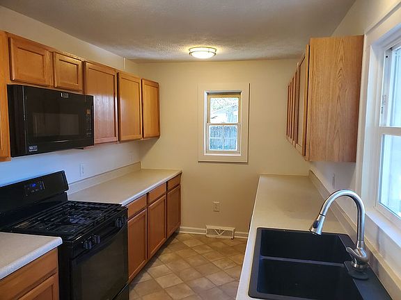 4th image of 490 Newell Ave