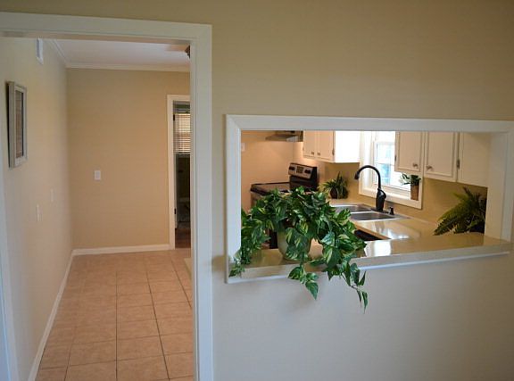 4th image of 1201 E Poplar Ave