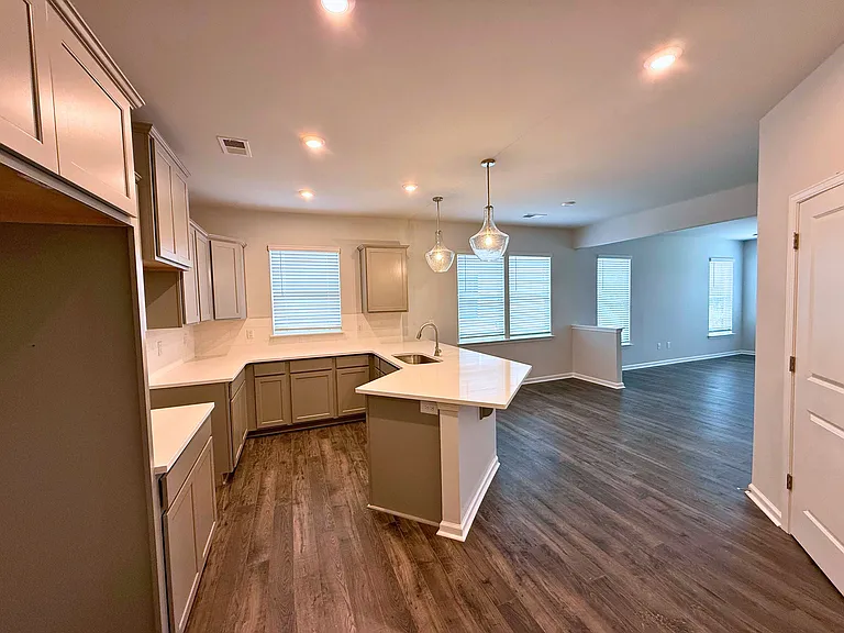 144 Gervais Cir — Photo 6