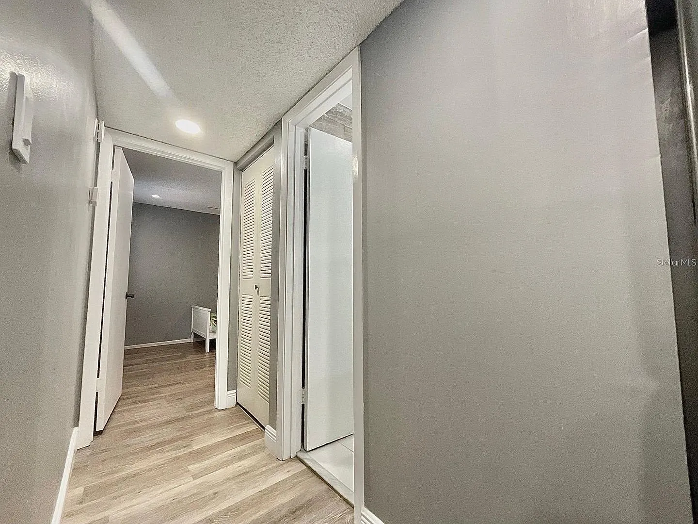 Spacious 2-Bedroom, 2-Bath Condo in Guard-Gated Community — Photo 4