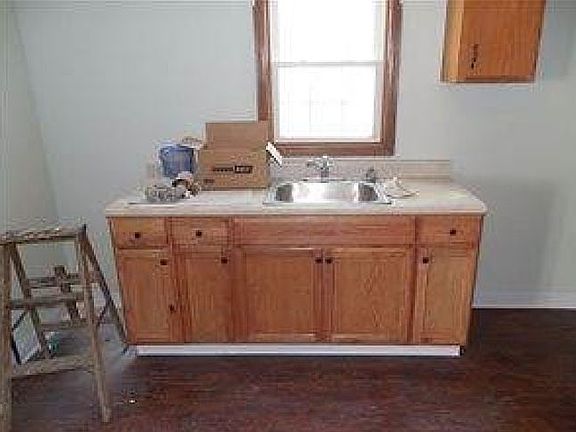 4th image of 30 Hennepin St