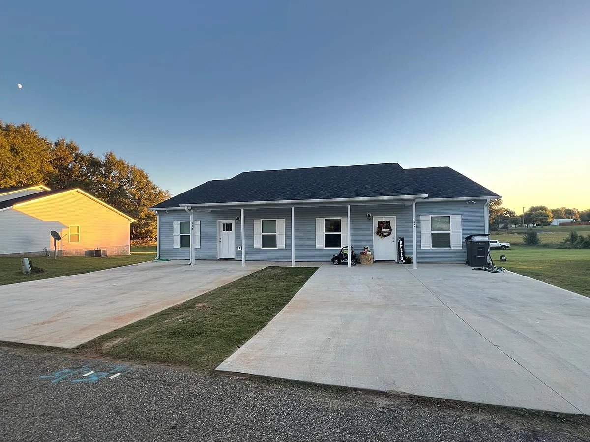 Building Photo - 145 Peachtree Ln #145