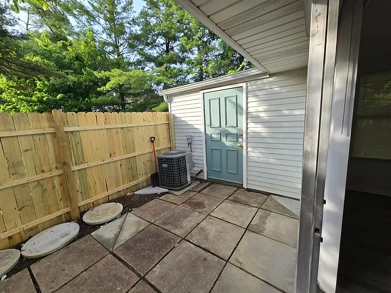 2490 Burgandy Ln — Photo 12