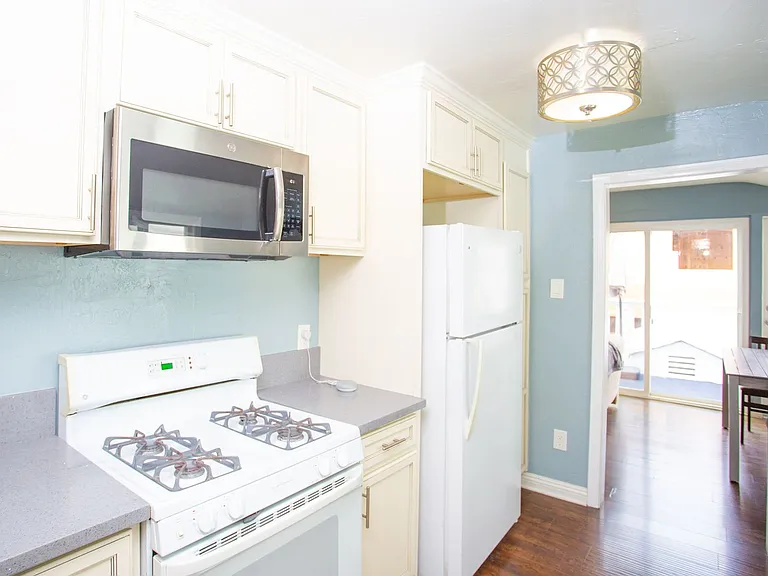 915 E Balboa Blvd — Photo 25