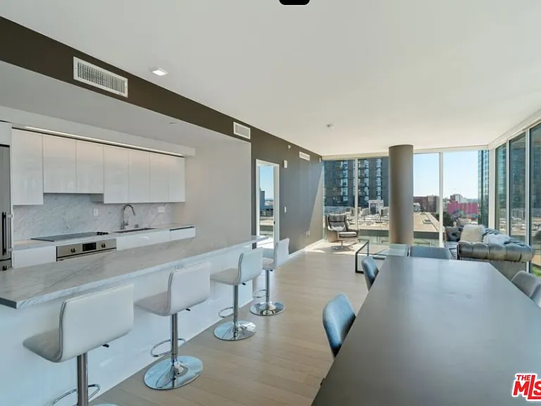 1050 S Grand Ave #1001 — Photo 7
