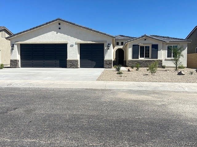 1st image of 1664 Dianne (107) Drive