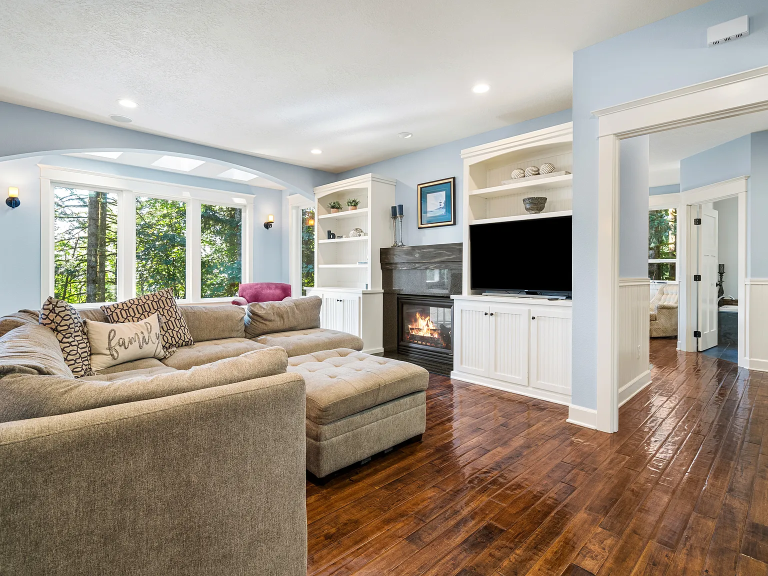 5 bed, 3.5 bath, 4070 sqft, $4,495 — Photo 3
