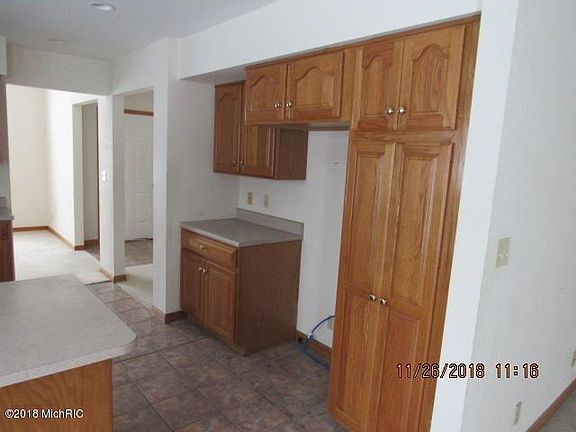 3rd image of 165 Steamburg Dr