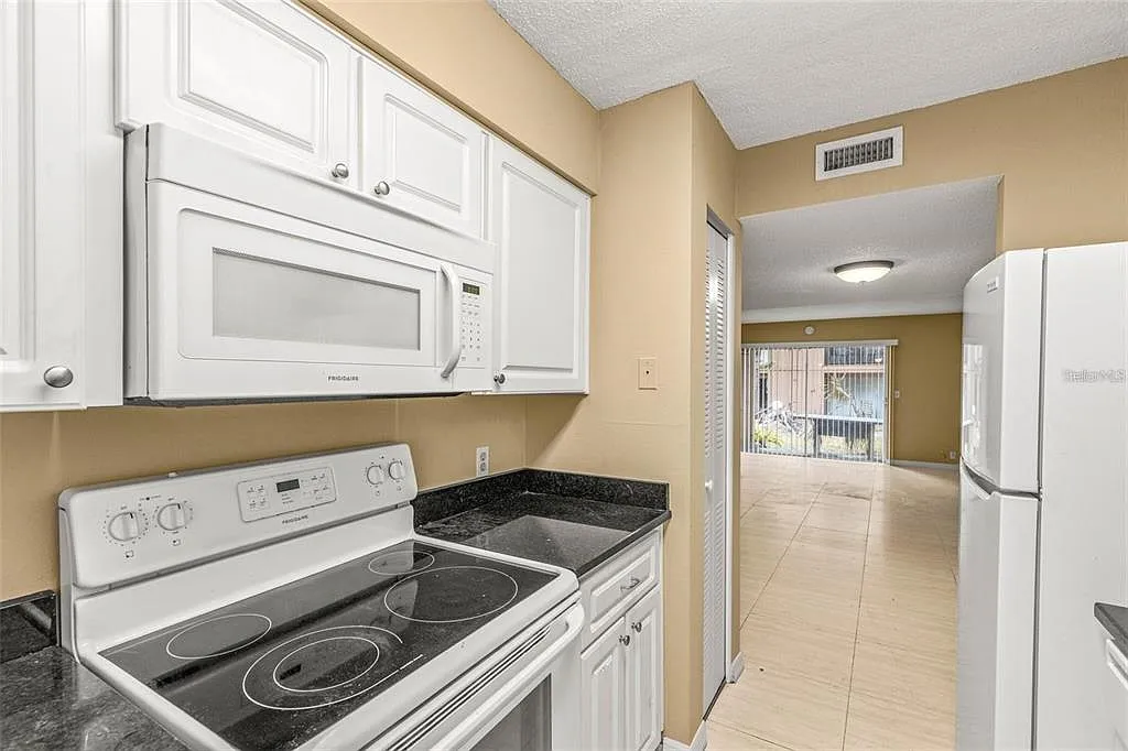 1 bed, 1.0 bath, 783 sqft, $1,200 — Photo 4