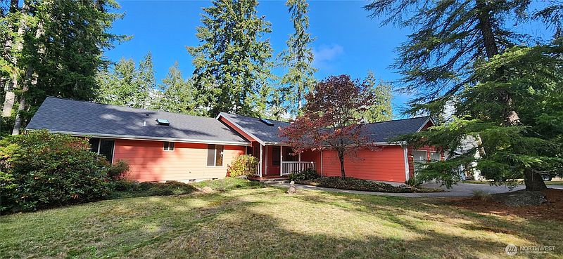 3rd image of 130 E Lakeland Way