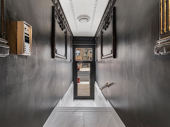 3rd image of 27 Corbin Ave APT 3