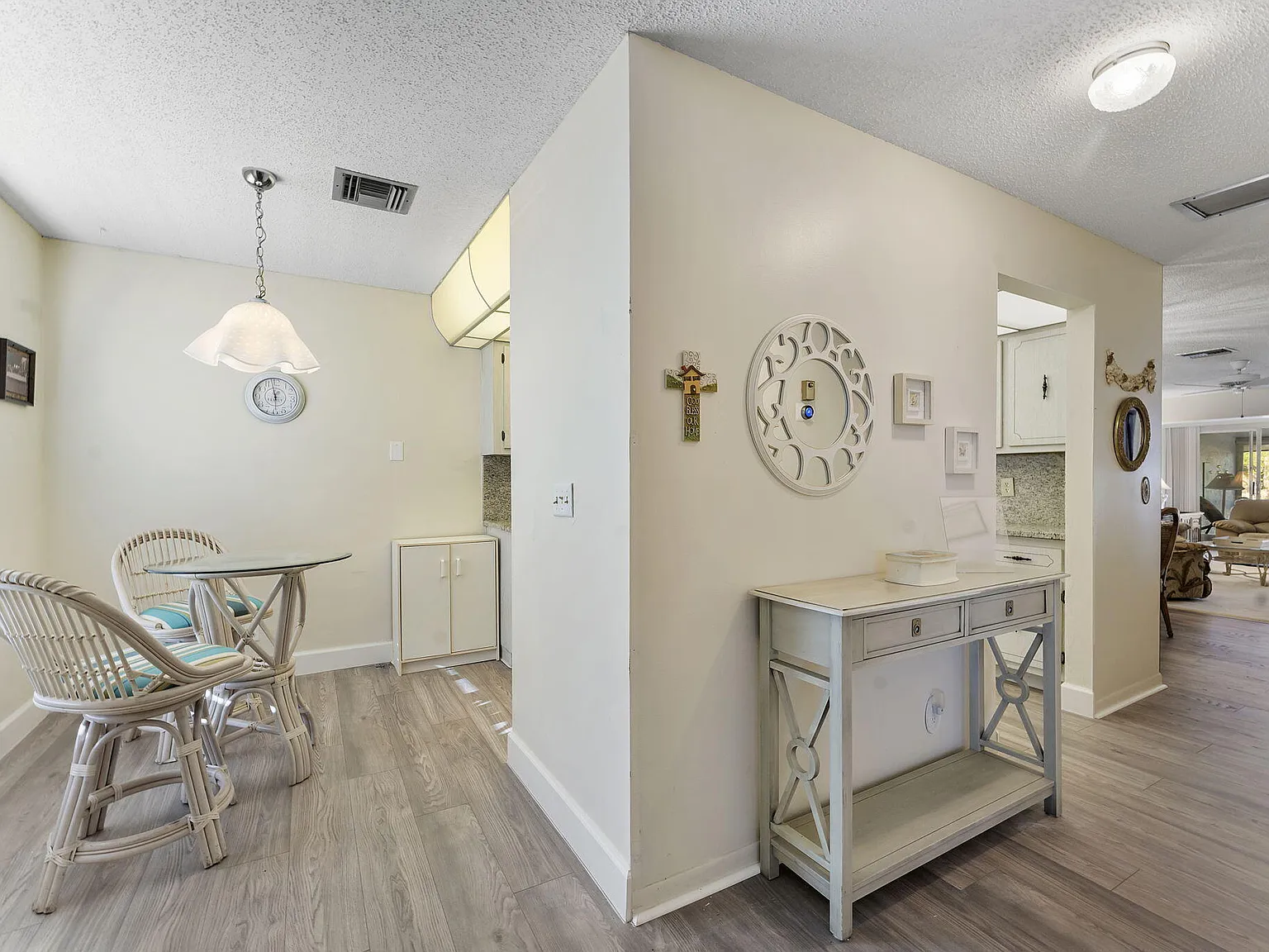 2 bed, 2.0 bath, 1167 sqft, $2,600 — Photo 4