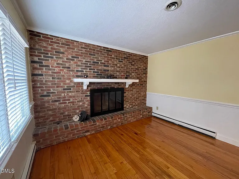 280 Montague Rd — Photo 4