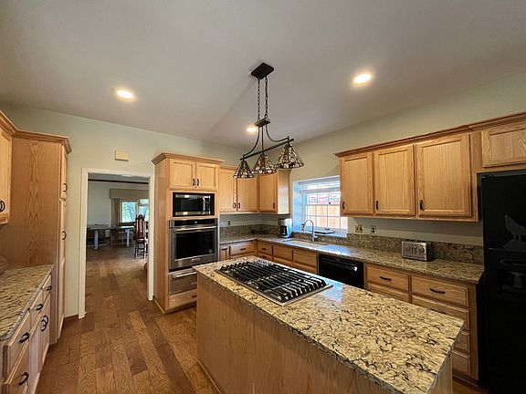 3rd image of 1924 Hope St