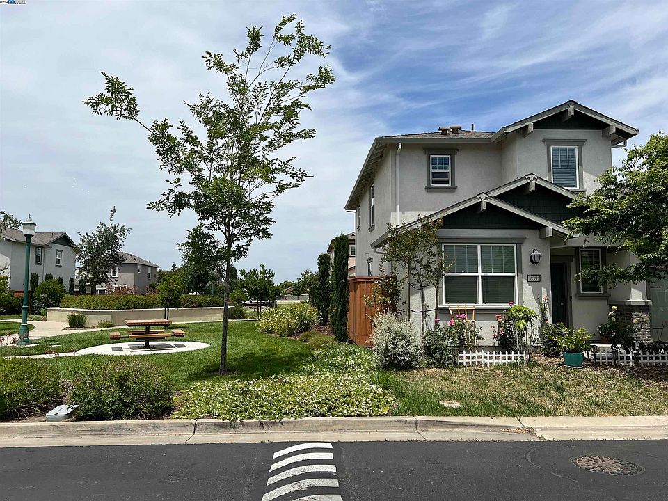 1st image of 639 Sandstone Dr