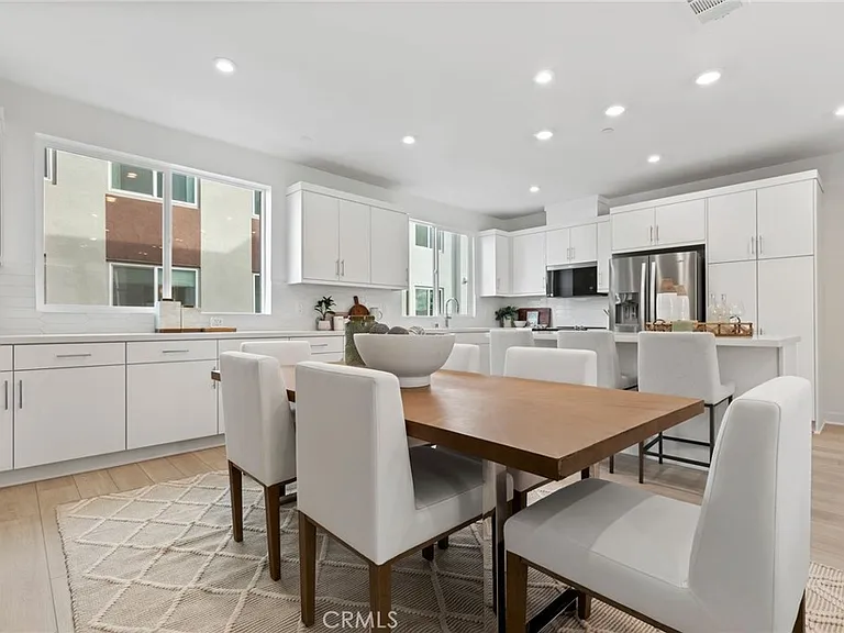 585 S Lyon St — Photo 19