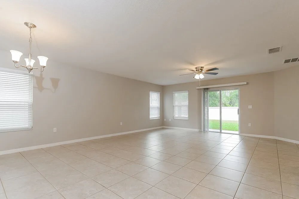 4 bed, 2.0 bath, 1976 sqft, $3,730 — Photo 4