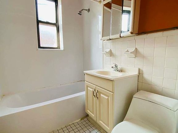 4th image of 18-19 Ditmars Blvd #3F