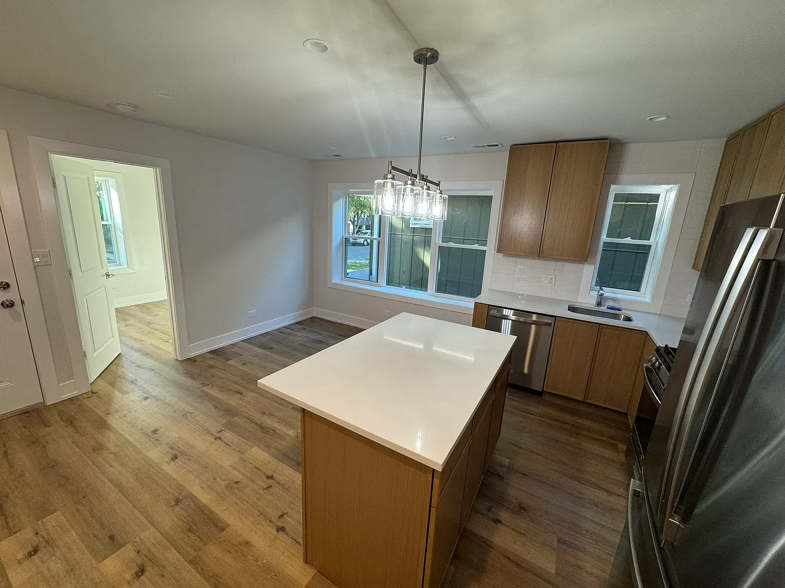 2 bed, 700 sqft, $2,180 — Photo 2