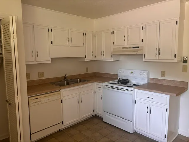 1900 Memorial Dr #1900 — Photo 4