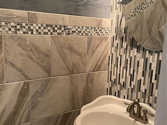 5th image of 950 Academy St
