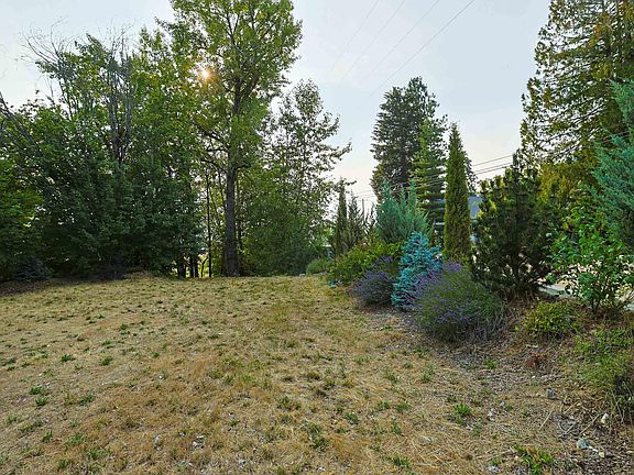 3rd image of 531 Wellington Pl