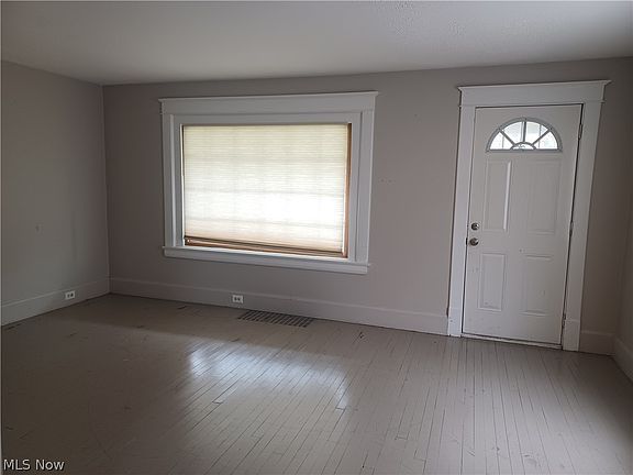 3rd image of 1639 Wellington Ave