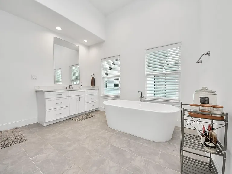 624 Delmar St — Photo 4