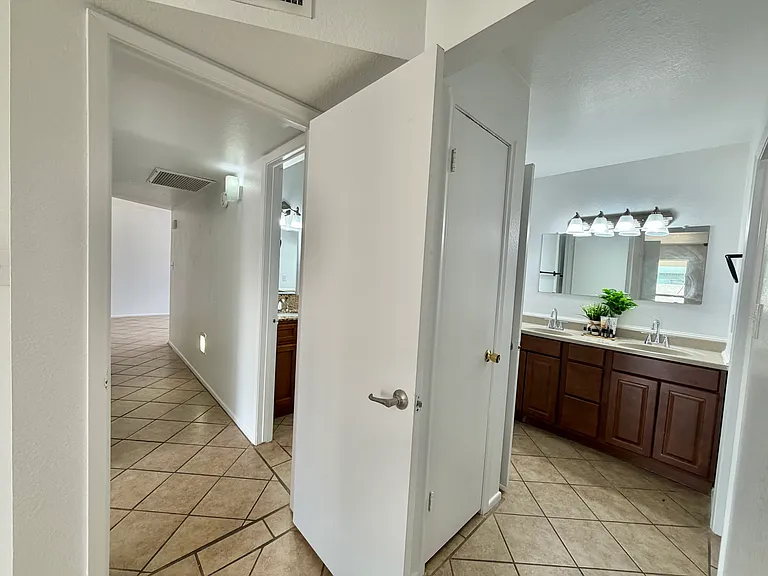 765 N Arrowhead Dr #2 — Photo 18