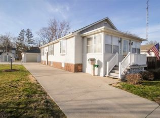 321 N Hamilton St, Lincoln, IL 62656