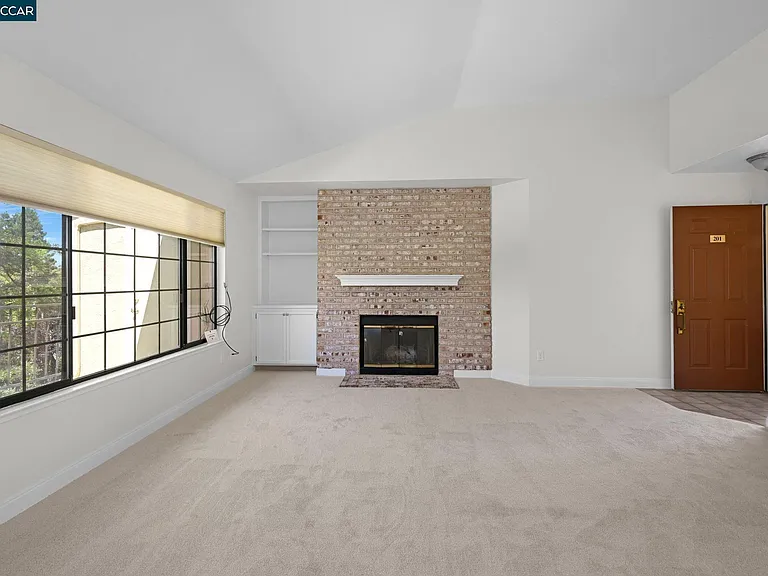 5012 Lakeview Dr #201 — Photo 3