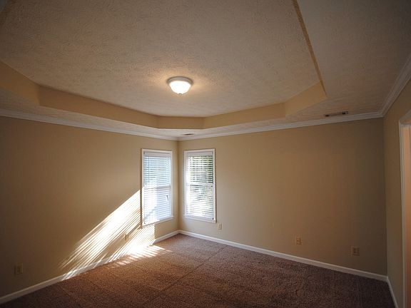 5th image of 390 Thornbush Trce
