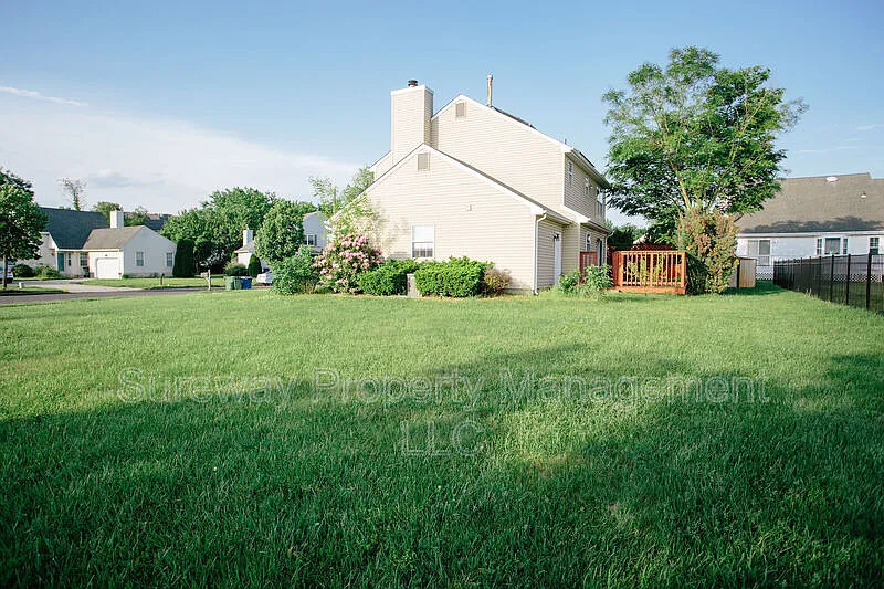 3 bed, 2.5 bath, 1718 sqft, $2,975 — Photo 3