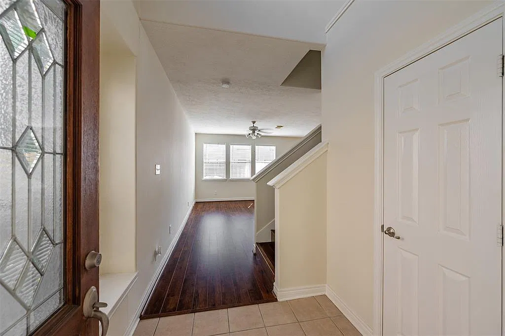 3 bed, 2.5 bath, 1700 sqft, $2,150 — Photo 3