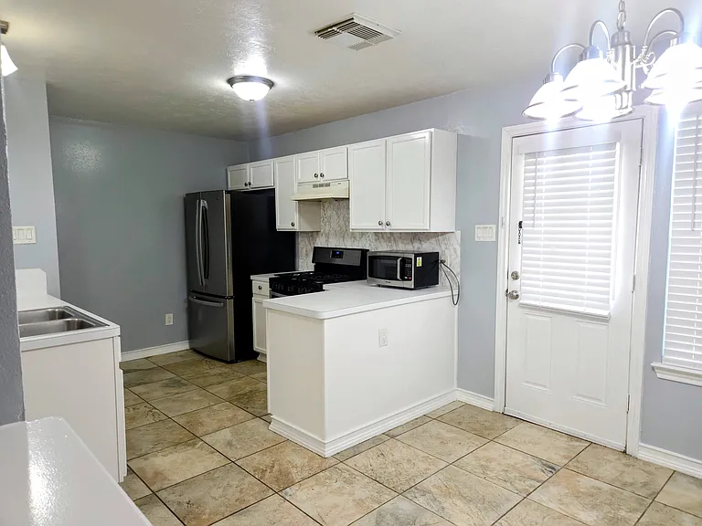 1013 Ruthven St — Photo 12