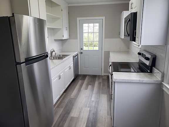 5th image of 1421 Garden Dr