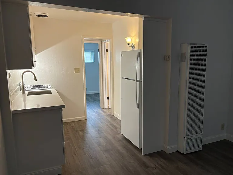 Claremont Park Apartments — Photo 11