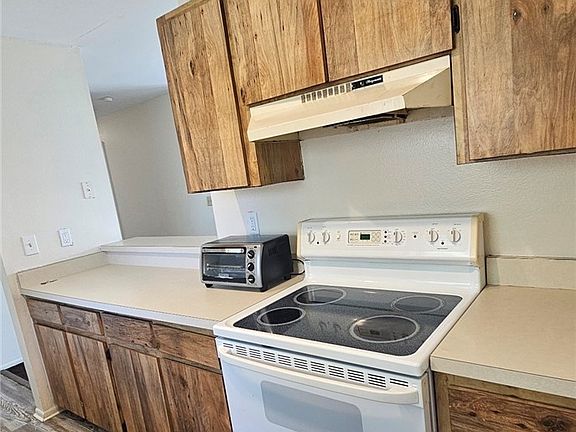 4th image of 4032 N Edgewater Cir