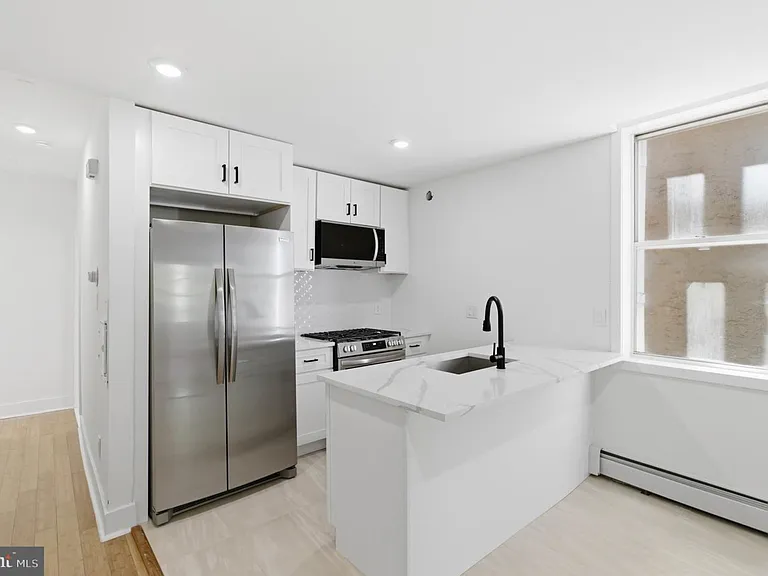 747-00 S 2nd St #2R — Photo 4
