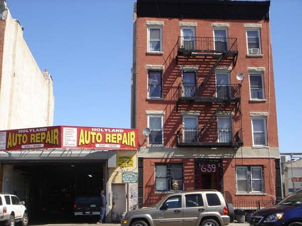 1st image of 639 Union St