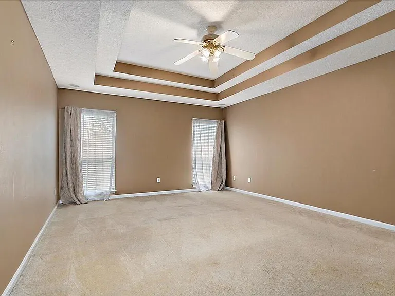 1252 Woodchurch Ln — Photo 13