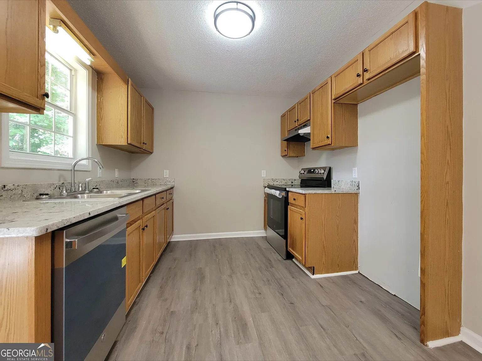 3 bed, 2.0 bath, 1152 sqft, $1,850 — Photo 4