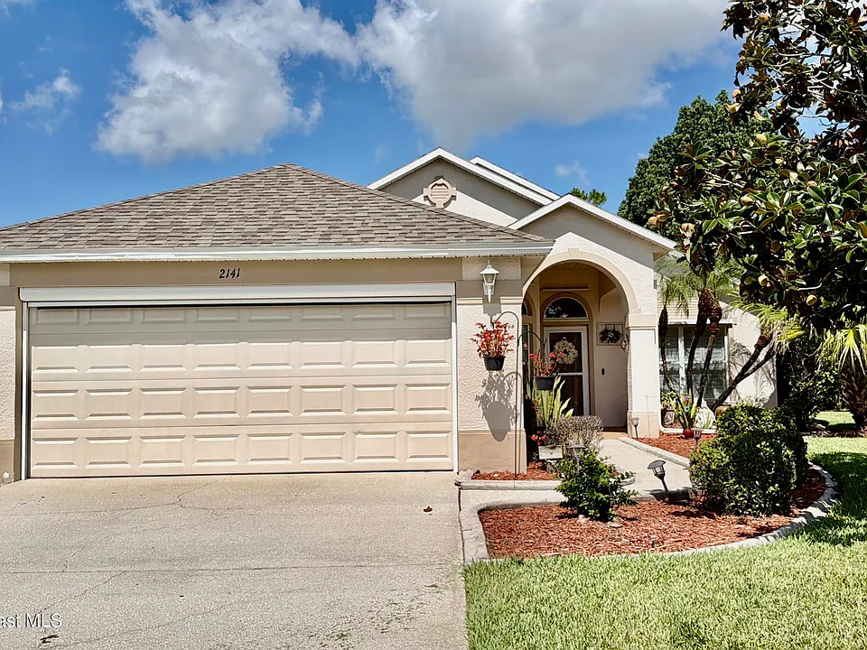 2141 Chinaberry Cir SE