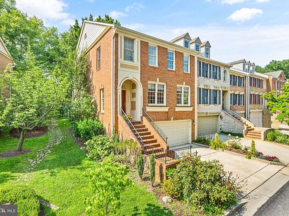 2nd image of 10920 Bloomingdale Dr