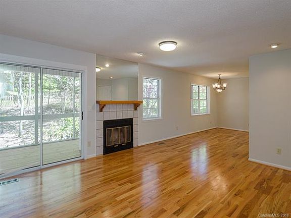 3rd image of 2 Clubhouse Ct